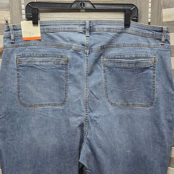 Women's Plus Size High-Rise Anywhere Flare Jeans | Knox Rose | 22 - Picture 7 of 12